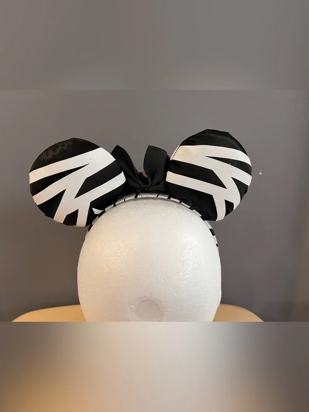 Black and White Minnie Mouse Mummified Ears Headband is NWT
